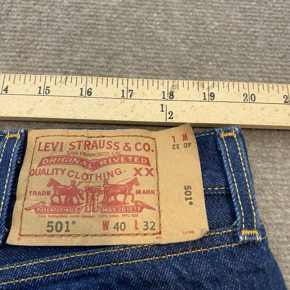vtg Levis 501 Jeans Mens 40 Fits 39x30 Y2K Button Fly Blue Distressed‎ Denim 90s